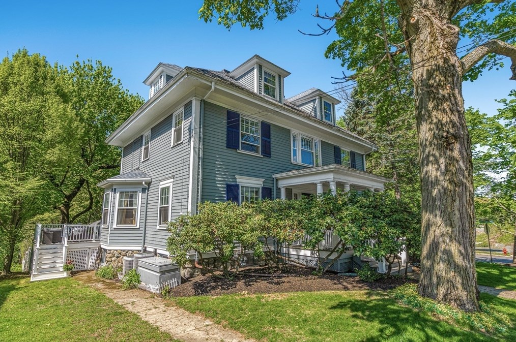 20 Bacon St, Winchester, MA 01890-3809