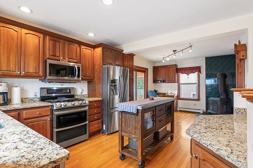 17 Wilson St, Reading, MA 01867