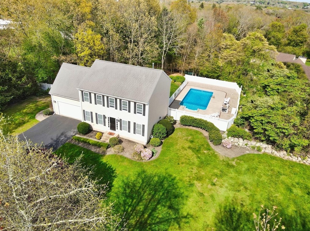 228 Old Westport Rd, Dartmouth, MA 02747 exterior