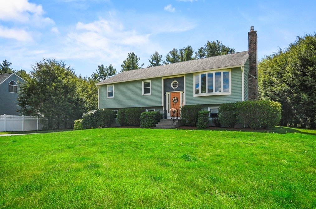 10 Nicole Dr, Millbury, MA 01527