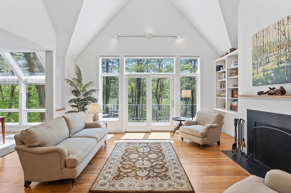 207 Indian Hill Rd, Groton, MA 01450 exterior