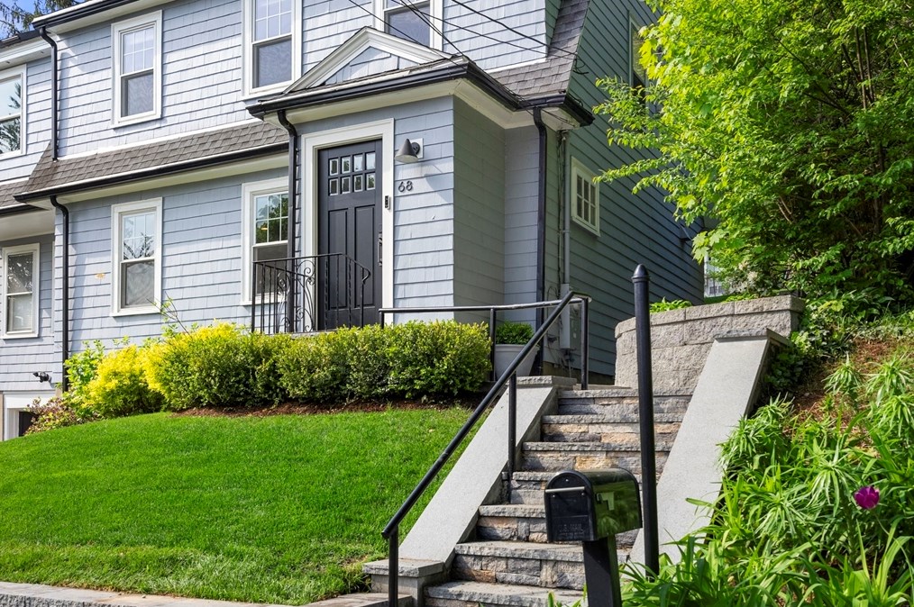 68 Bennington St, Newton, MA 02458-1949