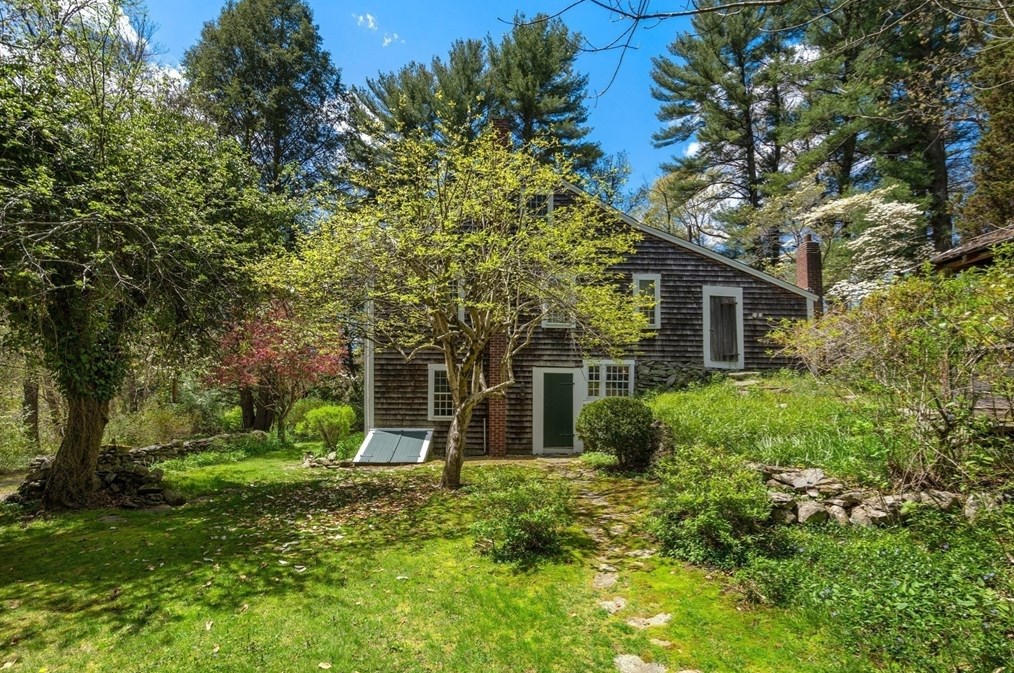 50 Oliver Pl, East Bridgewater MA 02324-3006 exterior