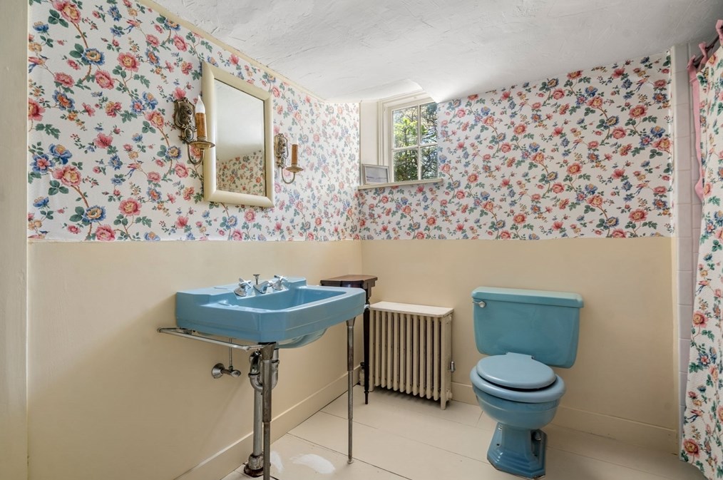 50 Oliver Pl, East Bridgewater MA 02324-3006 exterior