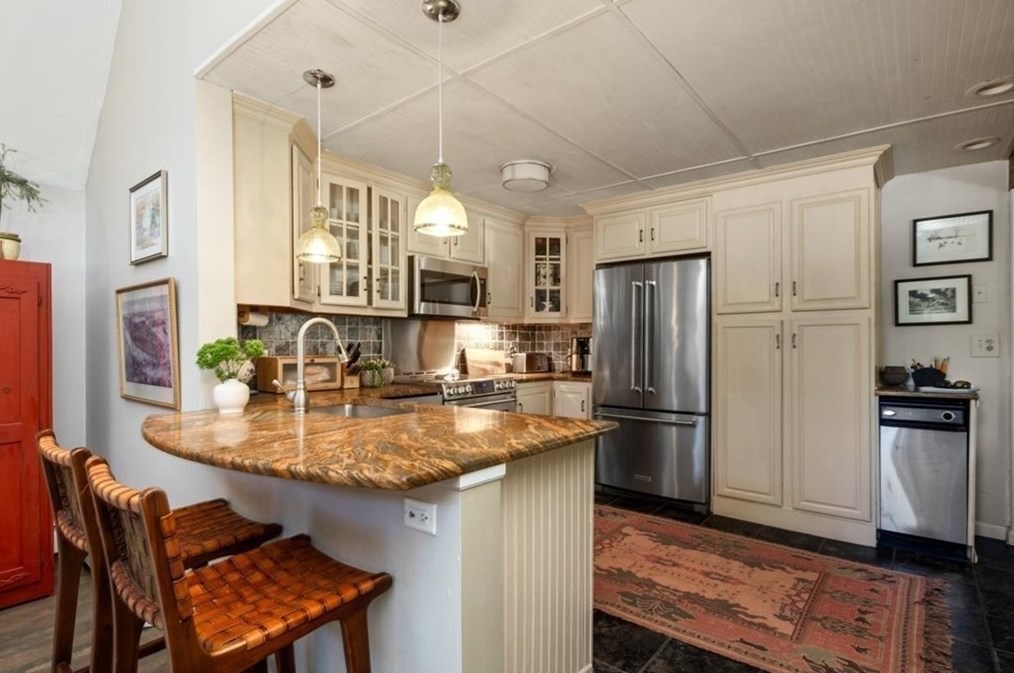 193 Newbridge St, Hingham MA 02043-2623 exterior