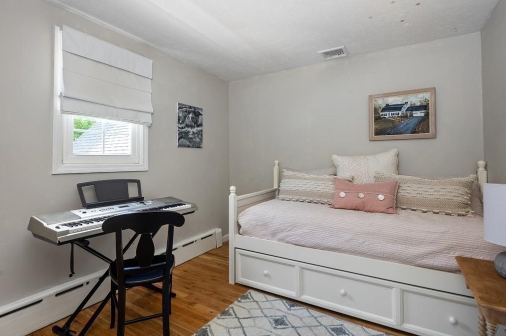 193 Newbridge St, Hingham MA 02043-2623 exterior