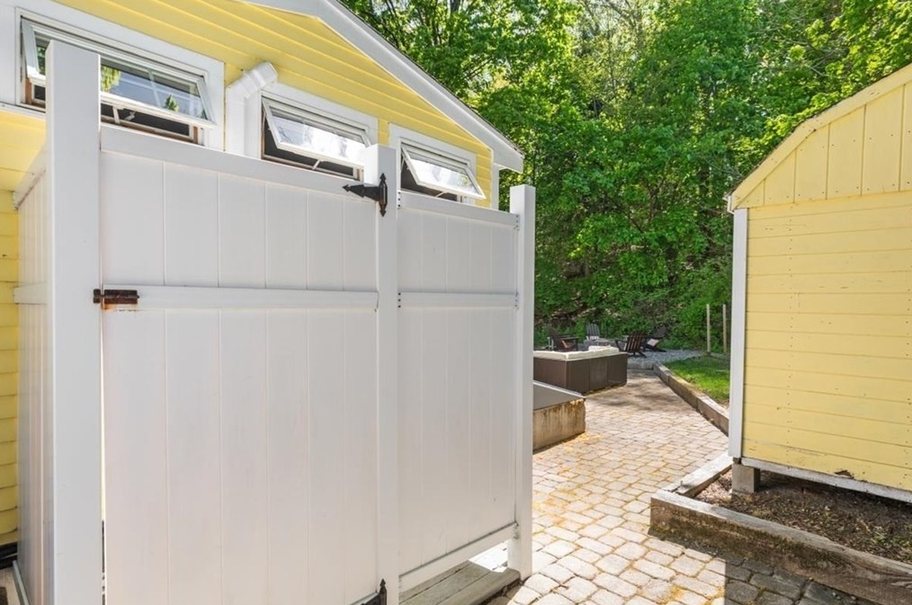 193 Newbridge St, Hingham MA 02043-2623 exterior