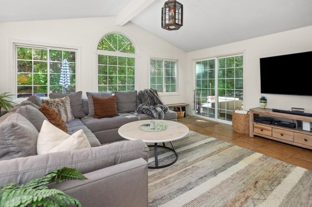 193 Newbridge St, Hingham MA 02043-2623 exterior