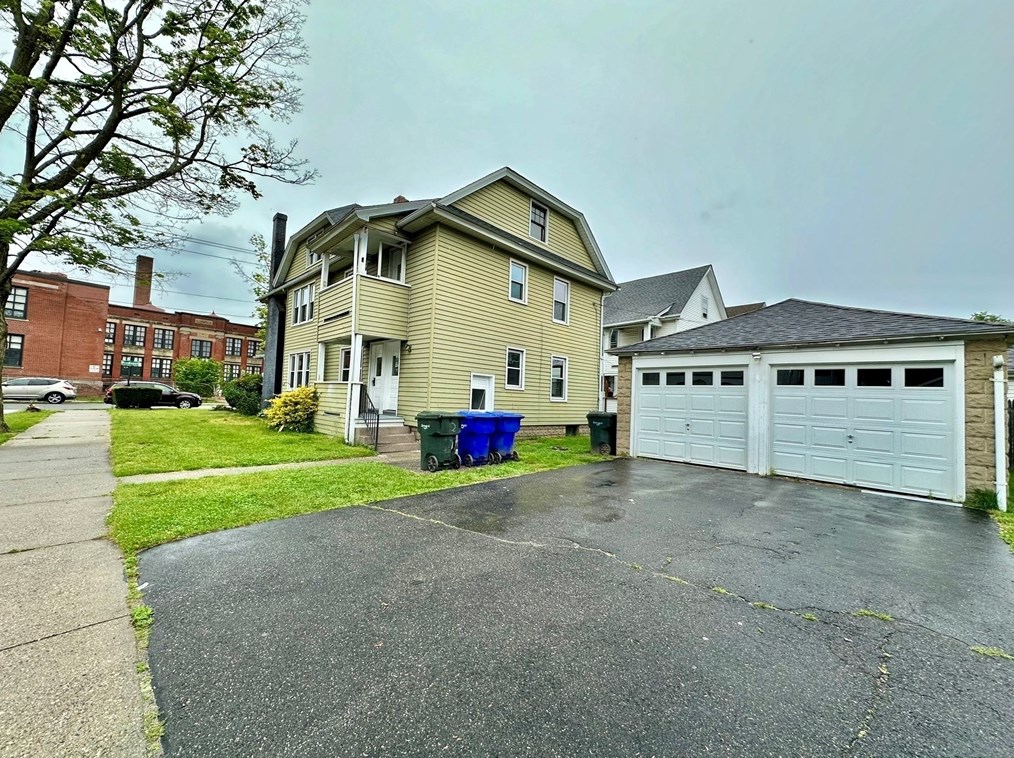 61 Woodlawn St, Springfield MA  01108-3064 exterior