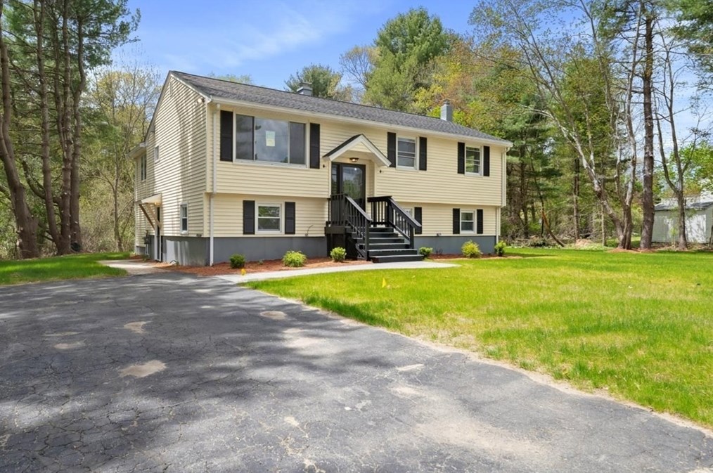 13 Coach Rd, Billerica, MA 01862 exterior