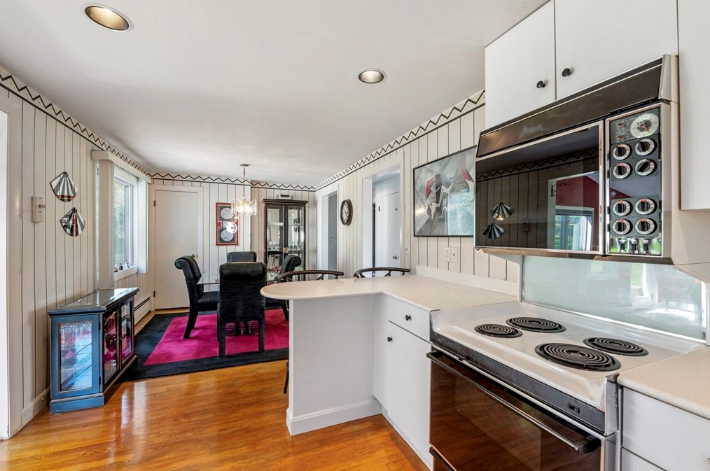 289 Shr Dr, Marblehead MA 01945-1452 exterior