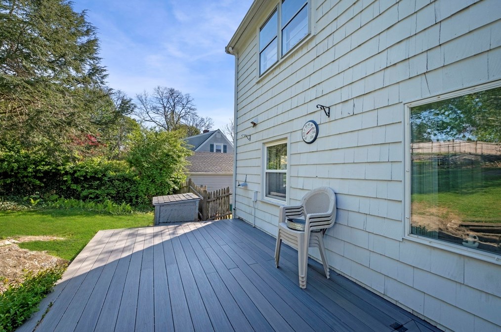 289 Shr Dr, Marblehead MA 01945-1452 exterior