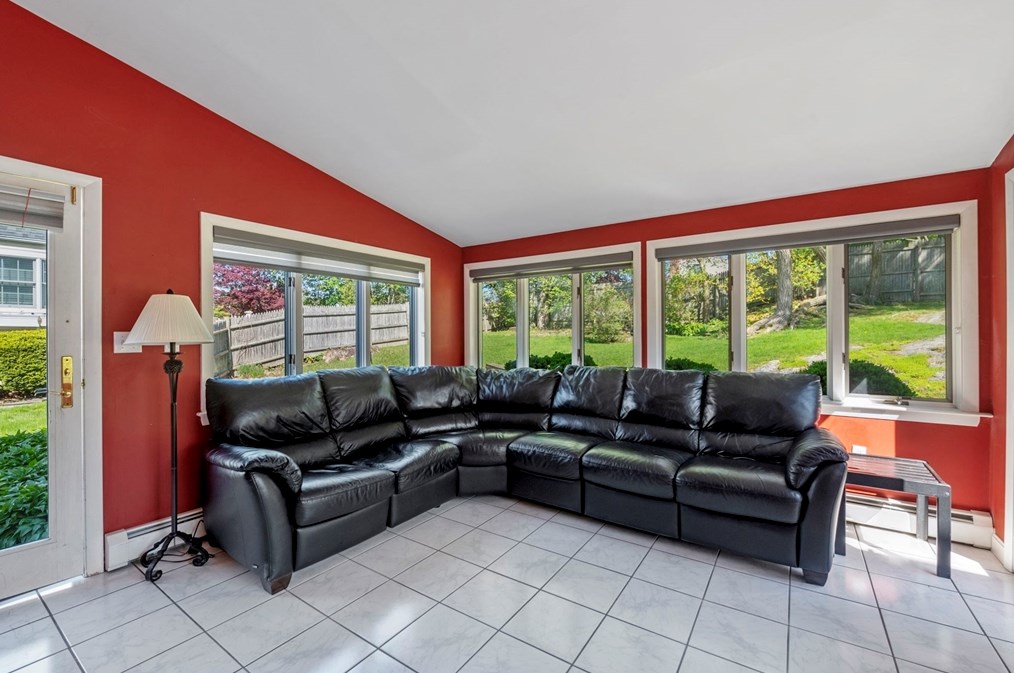 289 Shr Dr, Marblehead MA 01945-1452 exterior