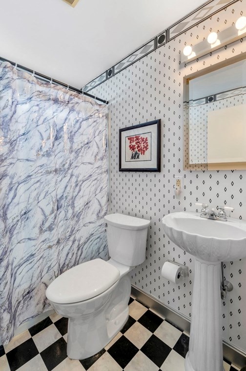 289 Shr Dr, Marblehead MA 01945-1452 exterior