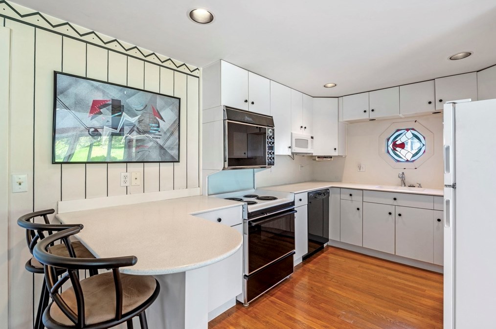 289 Shr Dr, Marblehead MA 01945-1452 exterior