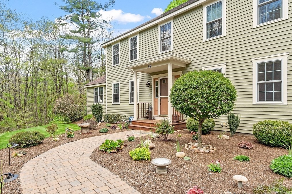 10 Calamint Hill Rd N, Princeton, MA 01541