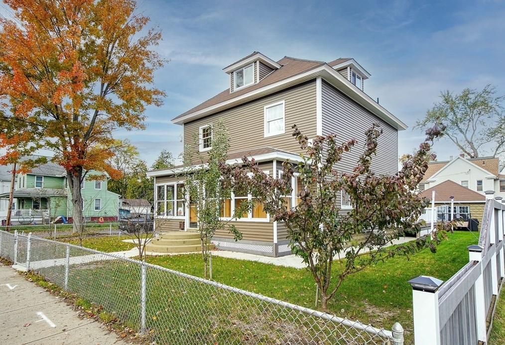 76 Ashley St, West Springfield MA  01089-3106 exterior