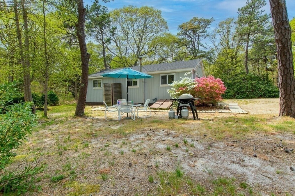 65 Boreen Rd, Eastham MA 02642-2947 exterior