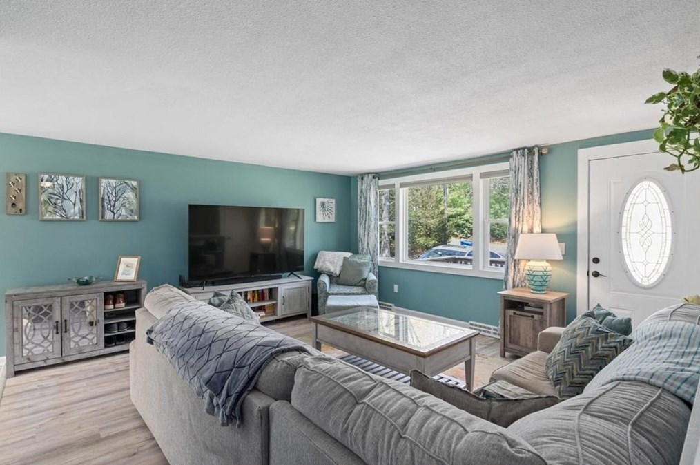 10 Thom Ave, Bourne MA  02532-4224 exterior