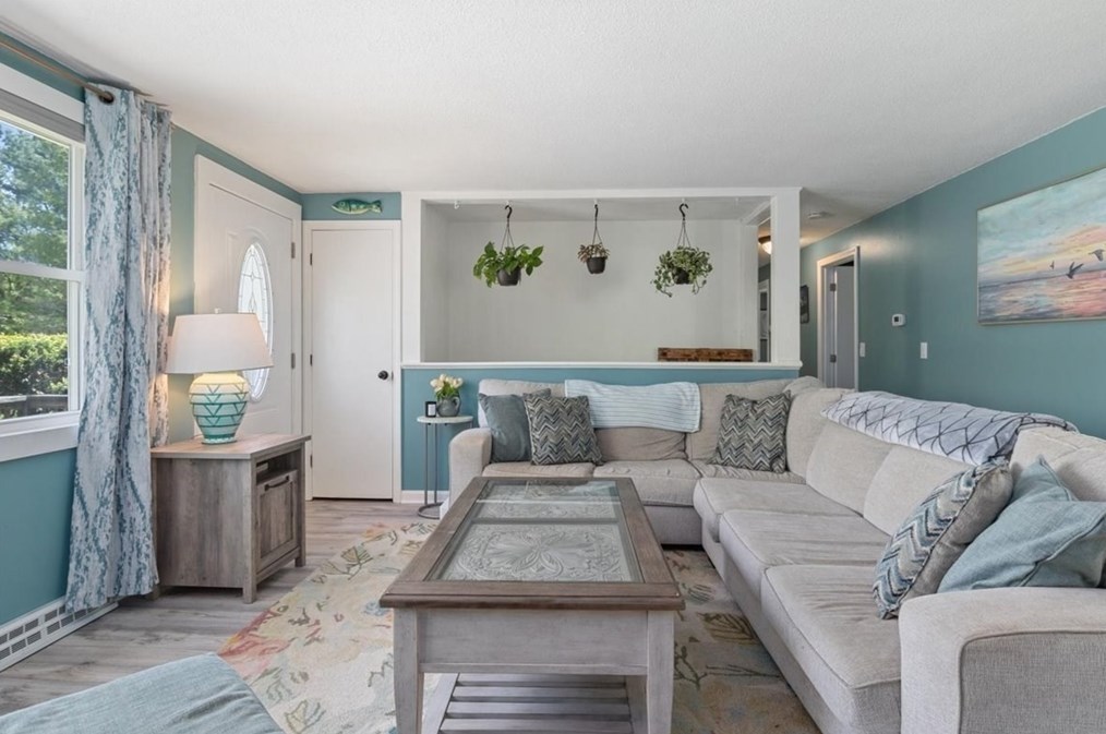 10 Thom Ave, Bourne MA  02532-4224 exterior