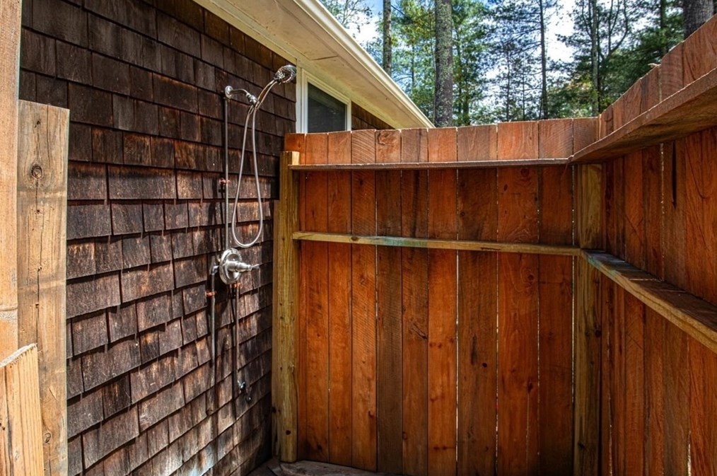 10 Thom Ave, Bourne MA  02532-4224 exterior