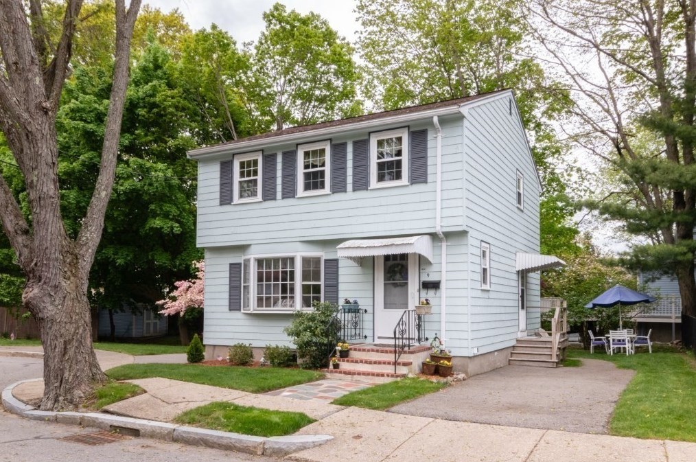 9 Cypress Ter, Roxbury Xing, MA 02132 exterior