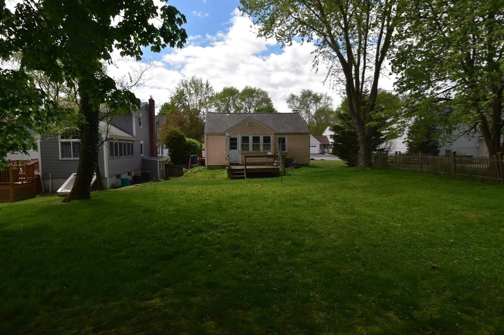 12 Fairview Ave, Natick MA 01760-4211 exterior