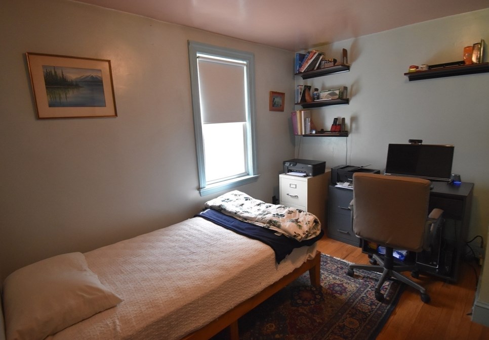 12 Fairview Ave, Natick MA 01760-4211 exterior