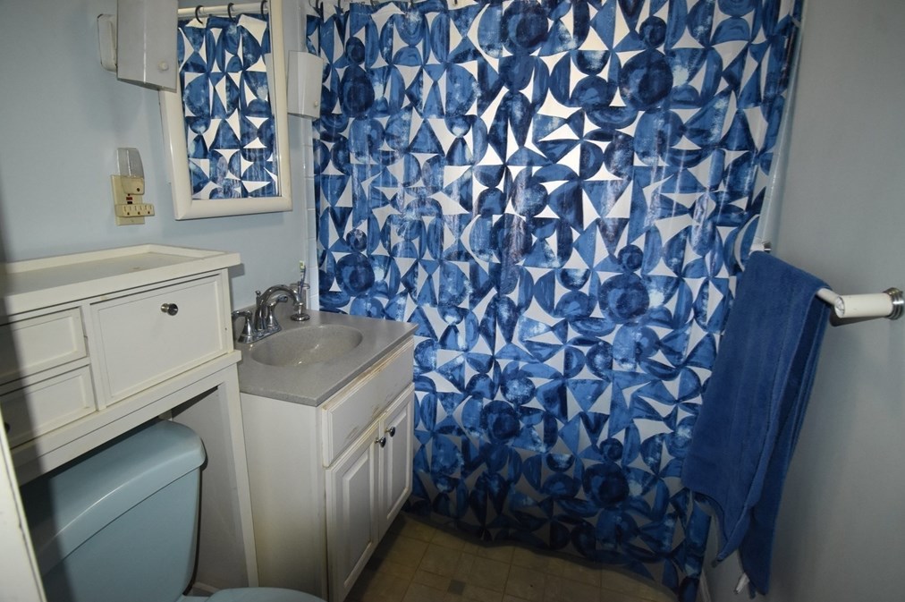 12 Fairview Ave, Natick MA 01760-4211 exterior