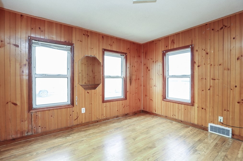 259 Branch St, Lowell MA 01851-1833 exterior