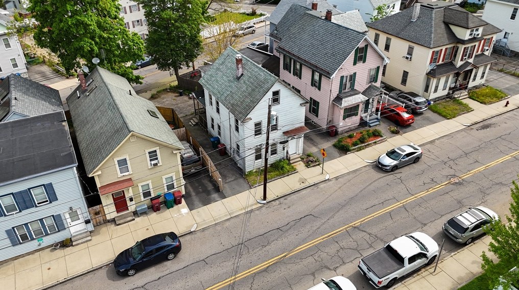 259 Branch St, Lowell MA 01851-1833 exterior