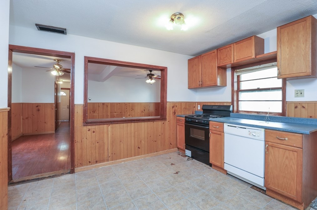 259 Branch St, Lowell MA 01851-1833 exterior