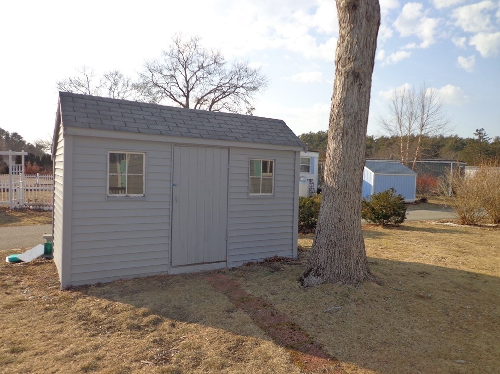 18 Bayberry Ln, Plymouth MA 02360-5029 exterior