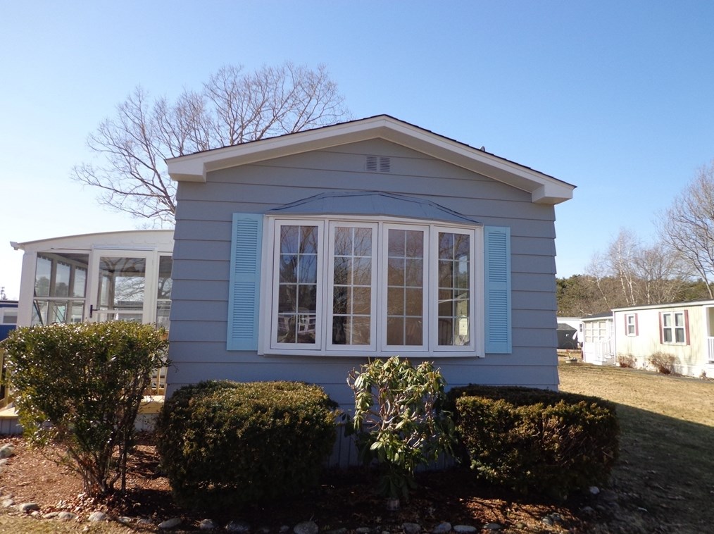 18 Bayberry Ln, Plymouth, MA 02360