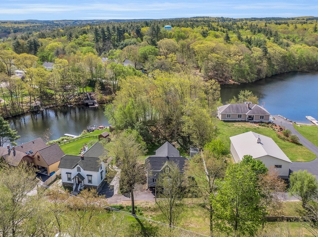 5 Maple St, Sutton MA 01590-1662 exterior