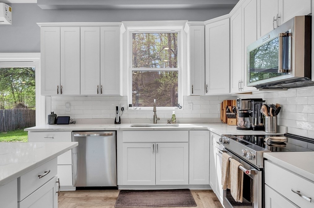 5 Maple St, Sutton MA 01590-1662 exterior