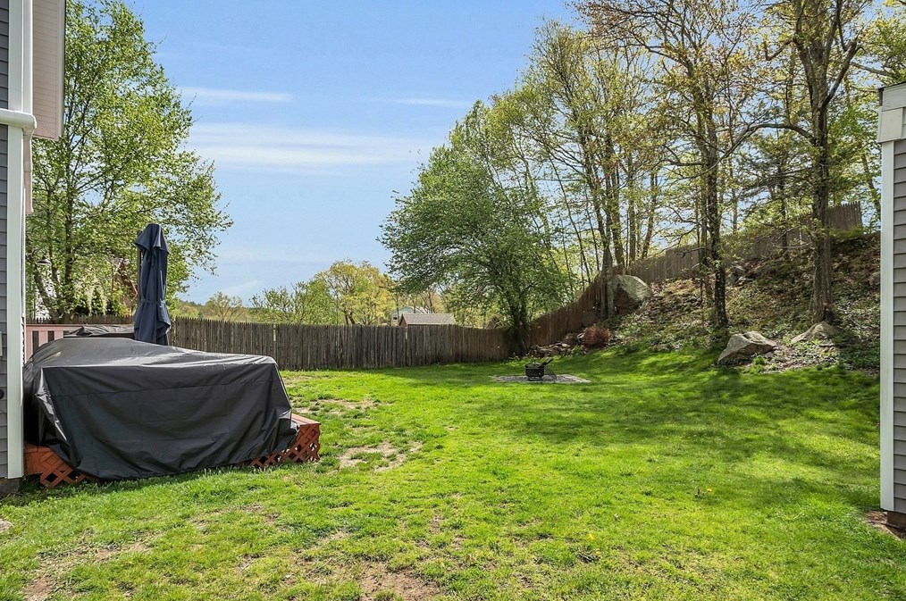 5 Maple St, Sutton MA 01590-1662 exterior