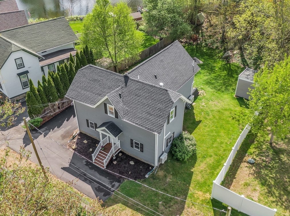 5 Maple St, Sutton MA 01590-1662 exterior