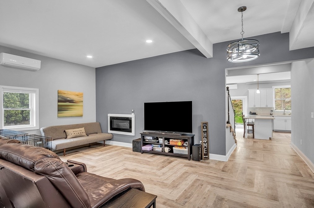 5 Maple St, Sutton MA 01590-1662 exterior