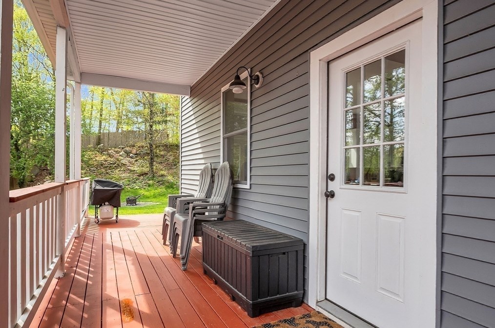 5 Maple St, Sutton MA 01590-1662 exterior