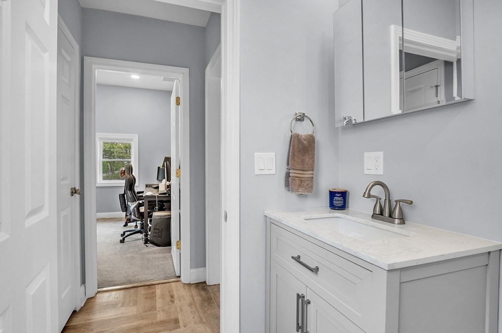 5 Maple St, Sutton MA 01590-1662 exterior