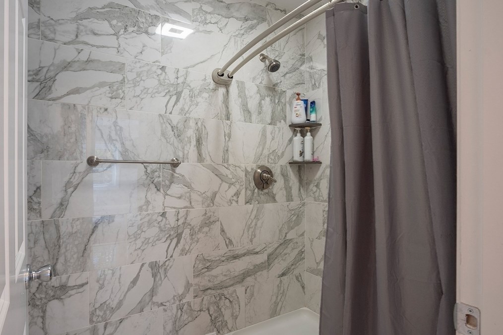 5 Maple St, Sutton MA 01590-1662 exterior