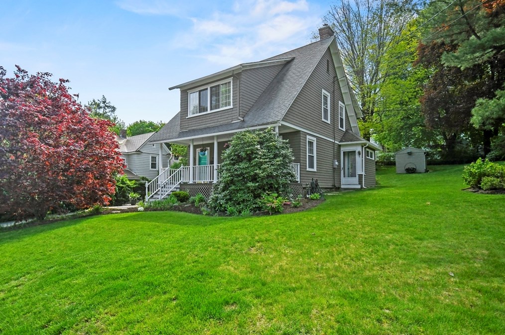 25 Holman St, Shrewsbury, MA 01545-2306