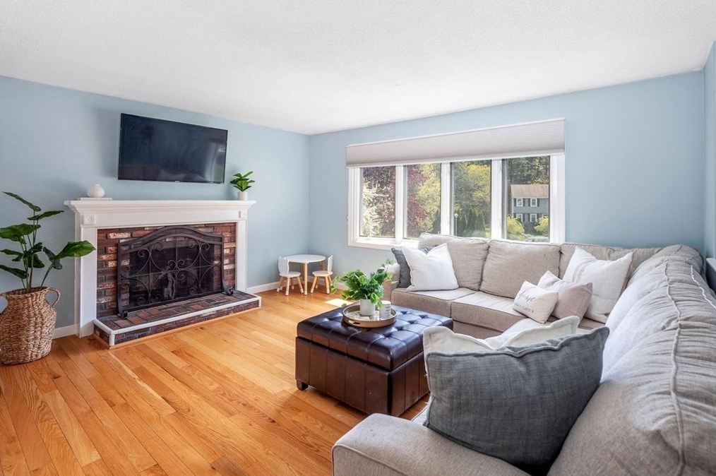 22 Ashberry St, Plymouth, MA 02360-5287