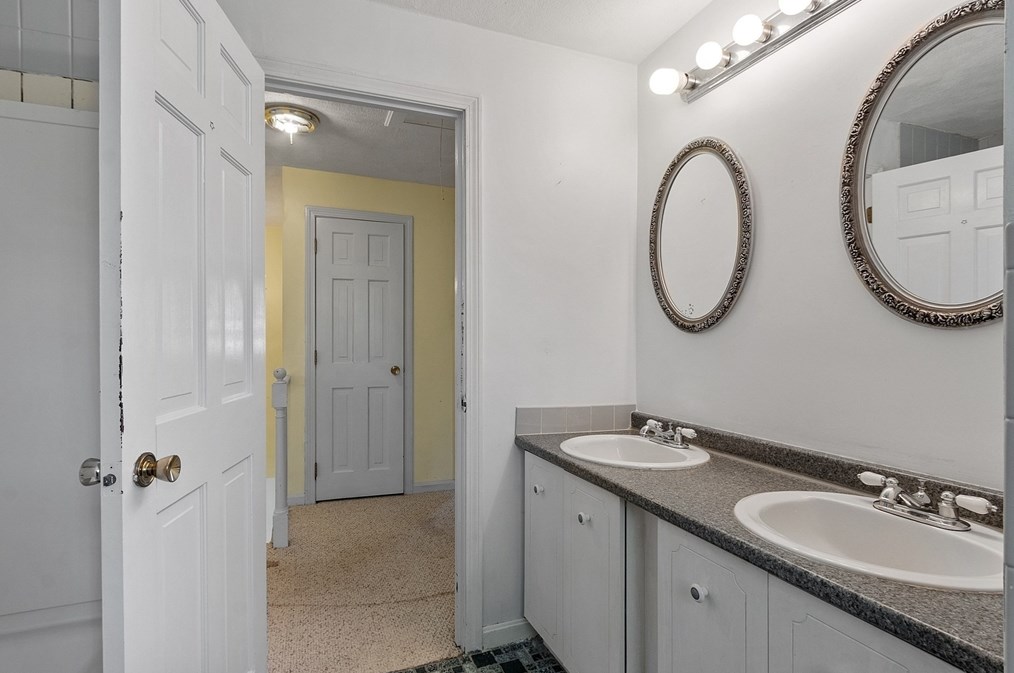 6 Fox Run Rd, Danvers MA 01923-1501 exterior