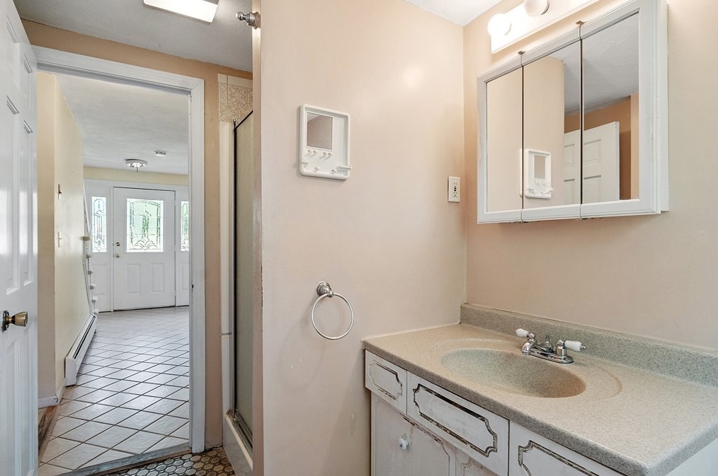 6 Fox Run Rd, Danvers MA 01923-1501 exterior