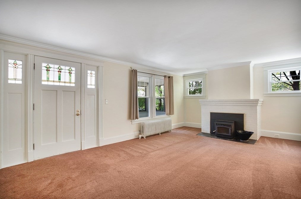 26 Rockview St, Palmer, MA 01069-1312