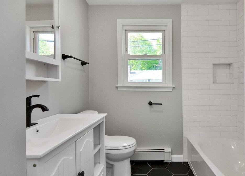 19 Francis Rd, Salem MA 01970-2908 exterior