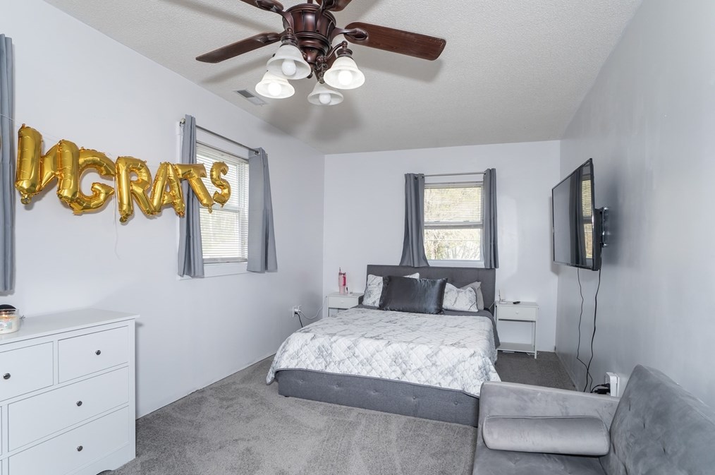 37 Greenwich Rd, Ware MA 01082-9304 exterior