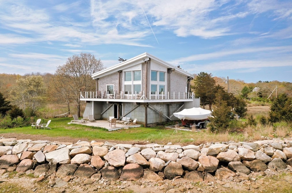 6 Cecelia Ave, Mattapoisett, MA 02739 exterior